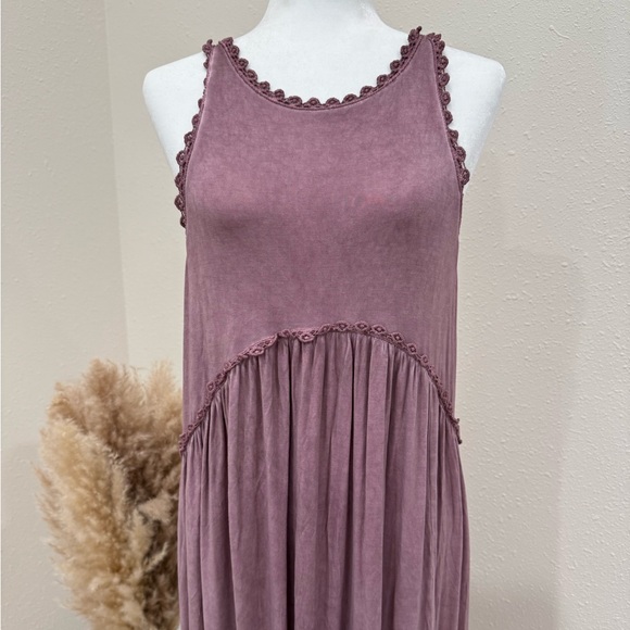 POL Mauve Sleeveless Midi Dress - Picture 2 of 4